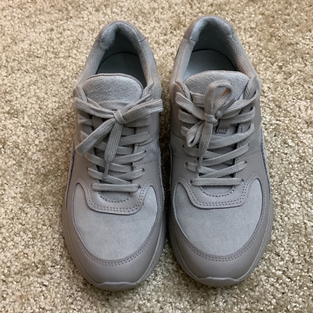 Everlane tread trainers in women’s size 7.5. Slightly worn. - Picture 2 of 5